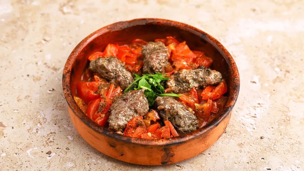 Kebab with tomatoes