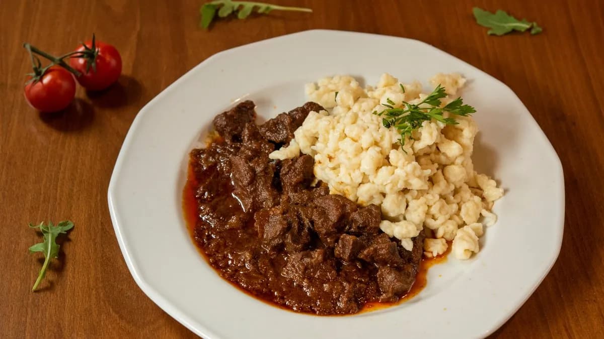 Marhapörkölt galuskával