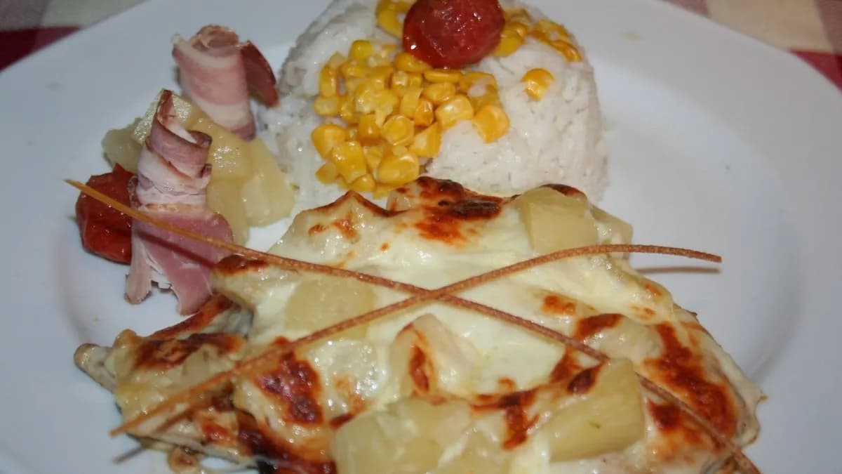 Roston csirke ananásszal, bacon mozzarellával besütve