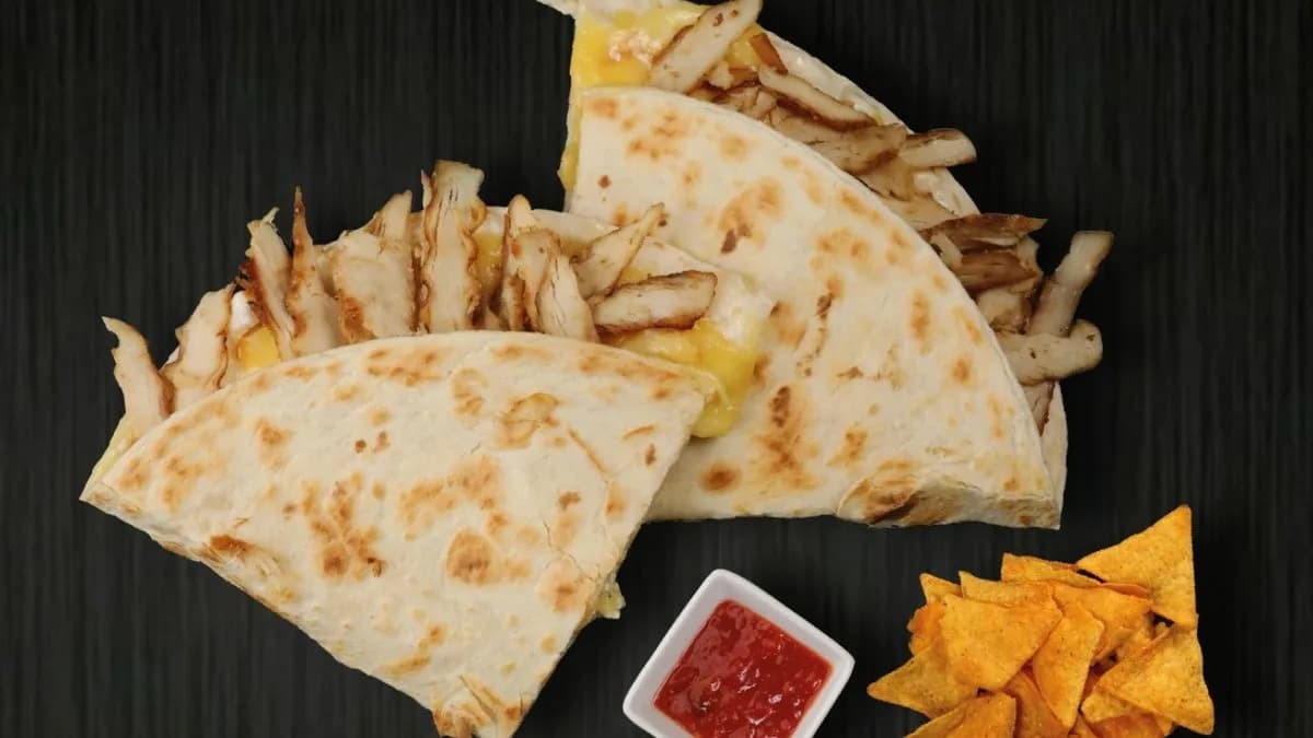 Csirkés quesadilla menü