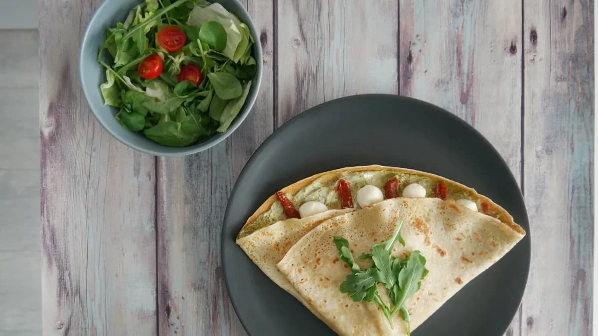 Pesto verde mascarpone friss kevert salátával