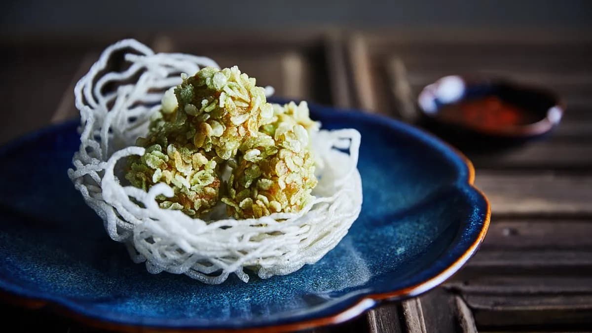 Tom Chien Com (fiatal zöld rizs pehelyben sült rák&sertés golyók)