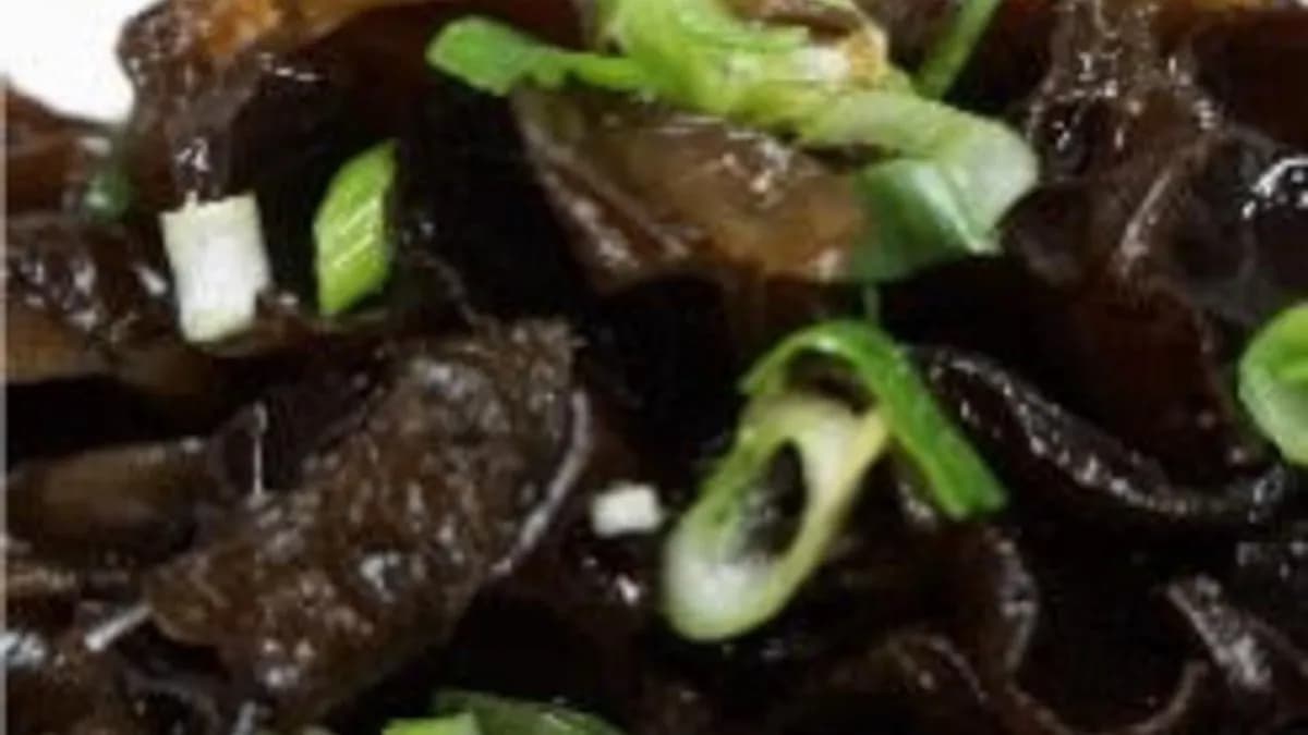 W25 Fafülgomba saláta