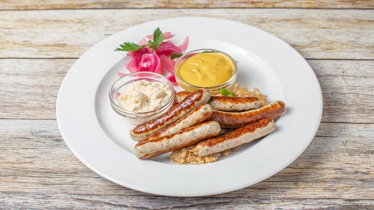 Nürnbergi sült kolbász (6db), bajor káposzta, mustár