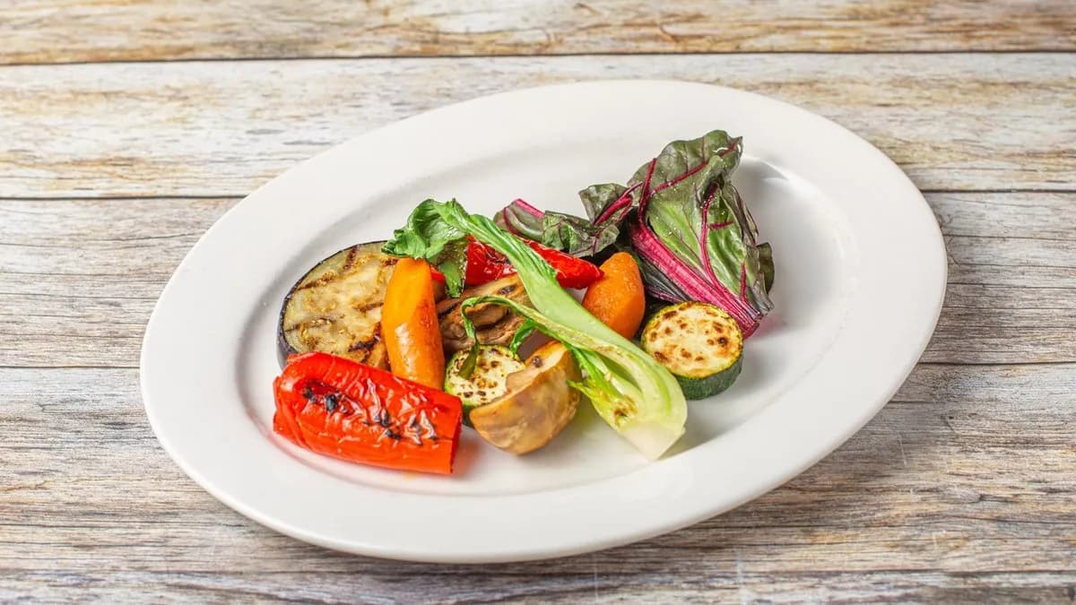 Faszénen grillezett zöldségek