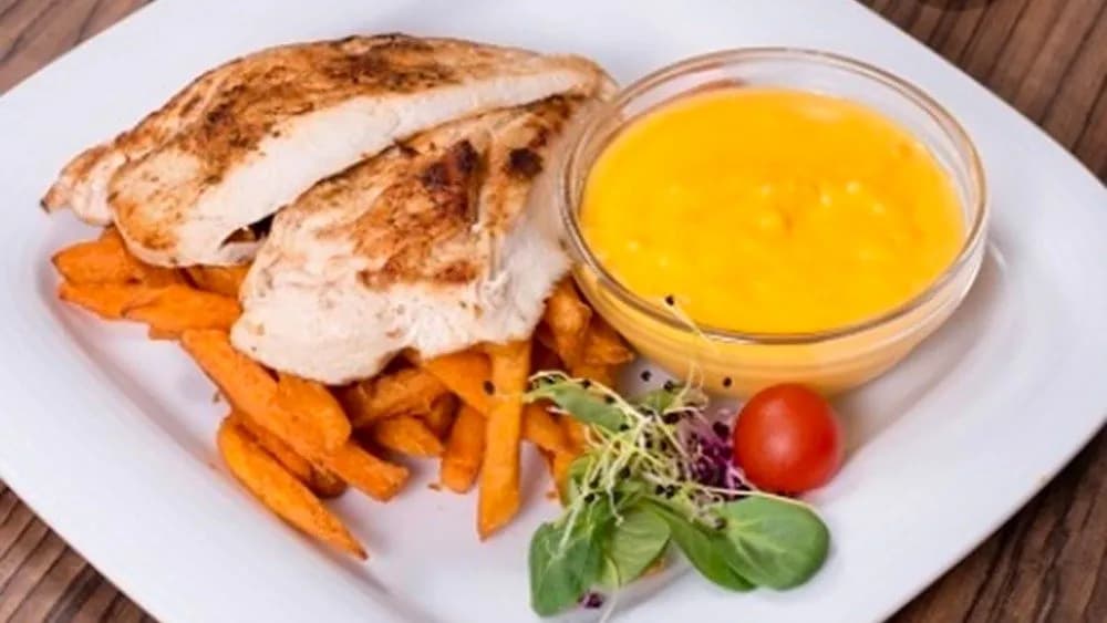 Grill csirkemell cheddar sajt édes sültburgonya