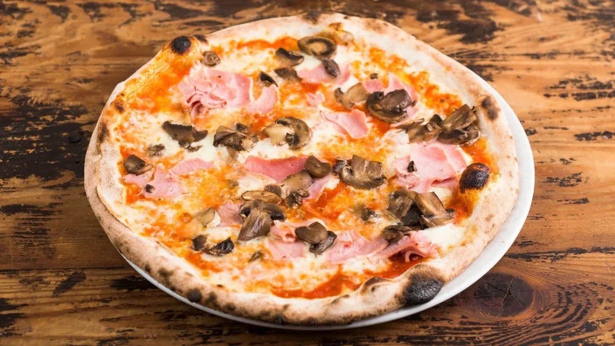 Pizza Prosciutto e Funghi