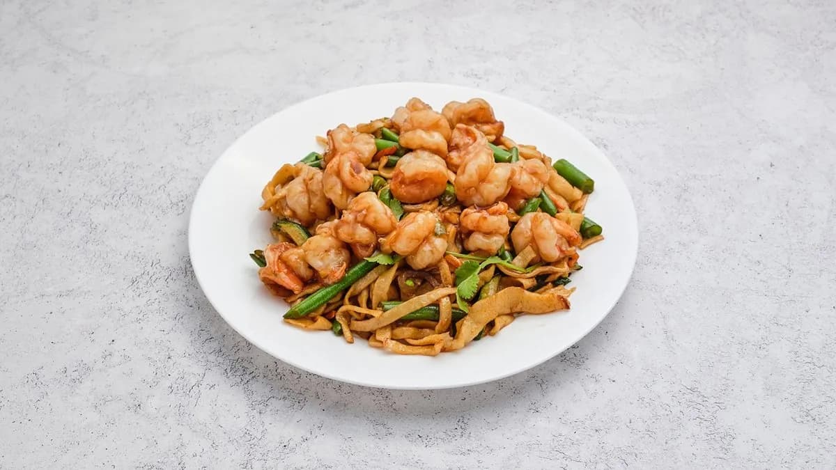 Pirított kézzel sodort tészta rákkal