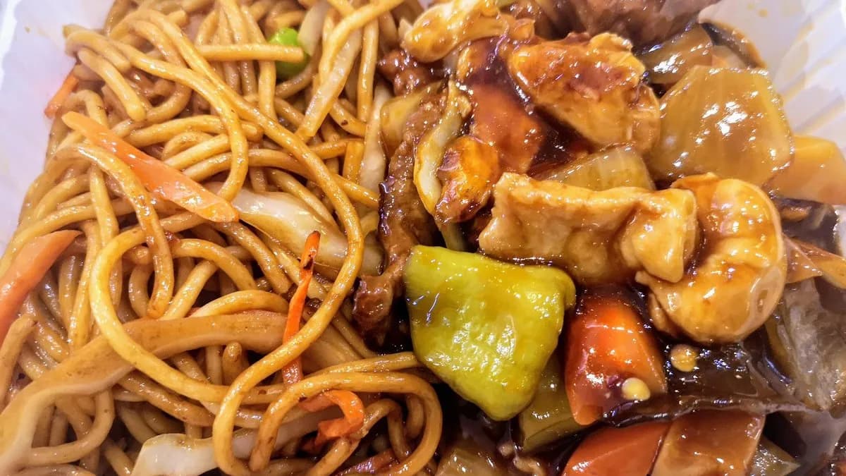 M10. Nyolc kincs mártás ( sertés, csirke, marha )