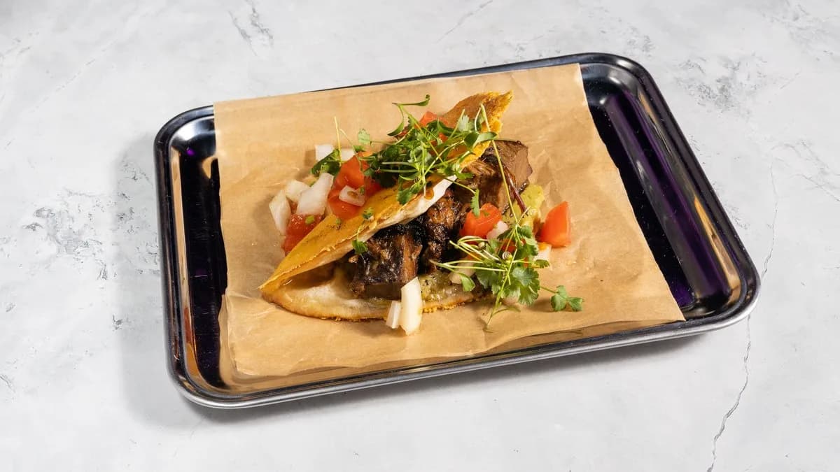 Ropogós szegyes taco