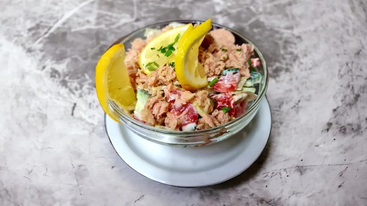 Tonhalas séfsaláta parmezánnal