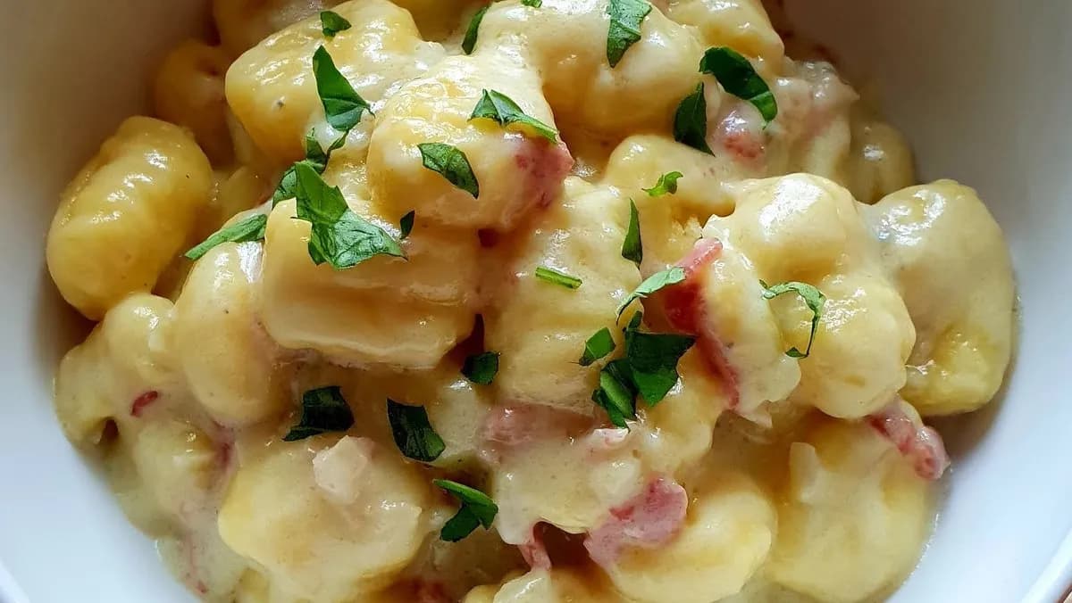 Gnocchi baconos-sonkás (bacon, sonka, tejszín)