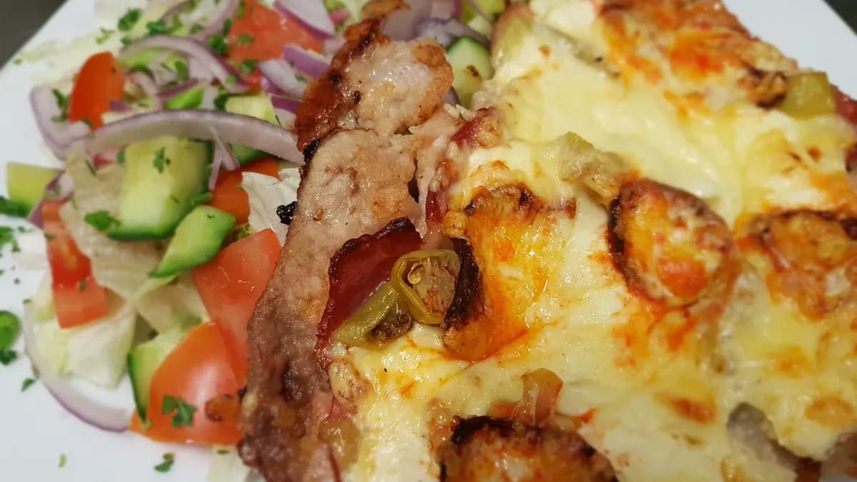 Kemencés juhtúrós borda, friss saláta körettel (normál) 20-22 dkg hússal