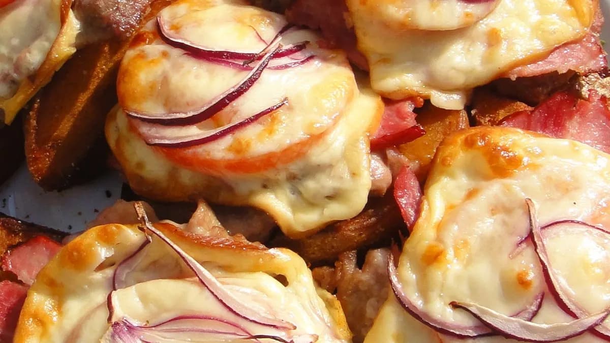 Füstös szűzérmék, héjas steak burgonya,  BBQ öntettel (normál) 20-22 dkg hússal