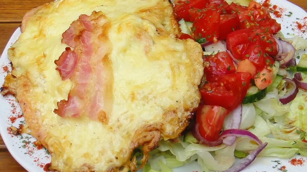 Juhtúrós csirke friss salátával (XXL) 28-30 dkg hússal