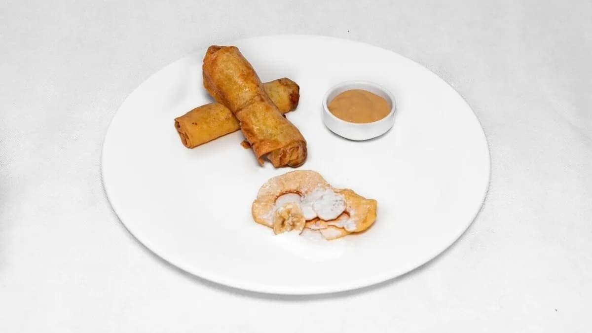 Forró almás tavaszi tekercs, sós karamell öntettel