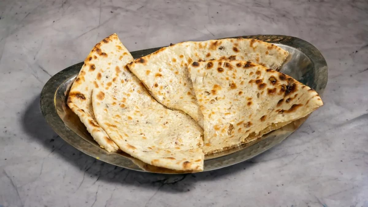 113. Peshawari Naan(Naan kenyér mogyoróval és mazsolával)