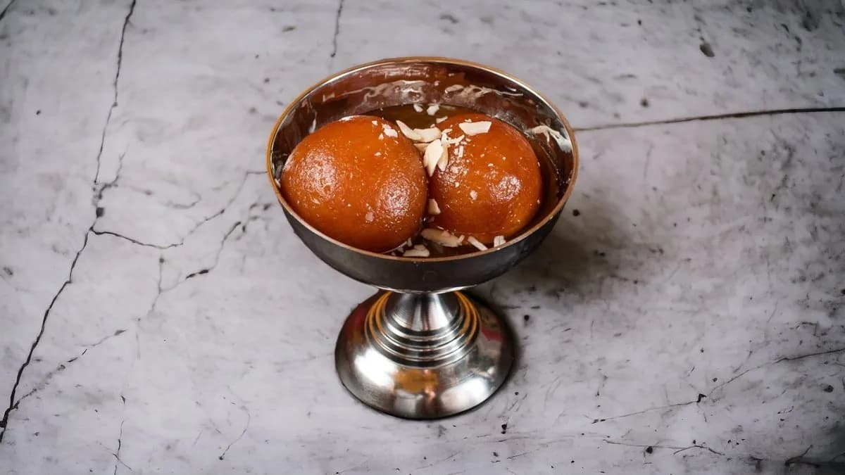 124. Gulab Jamun(Tejporból készült golyócskák édes szirupban)