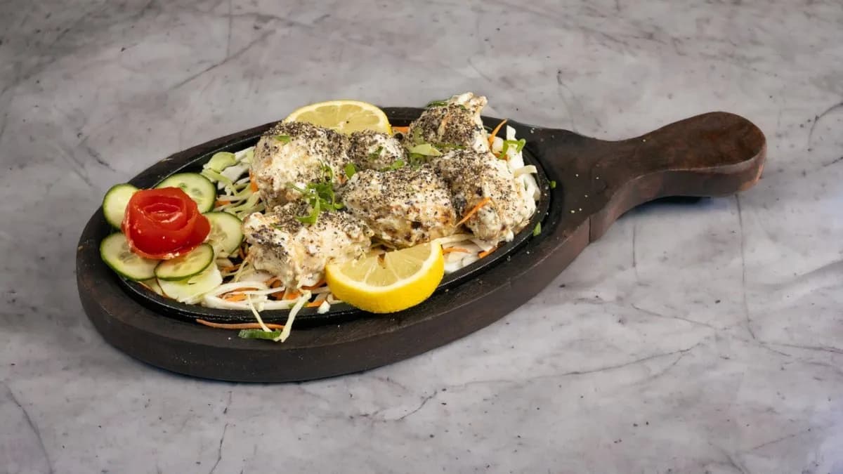 23. Kaali Mirch Tikka(Sajtos, kesudiós, fekete borsos pácban érlelt)