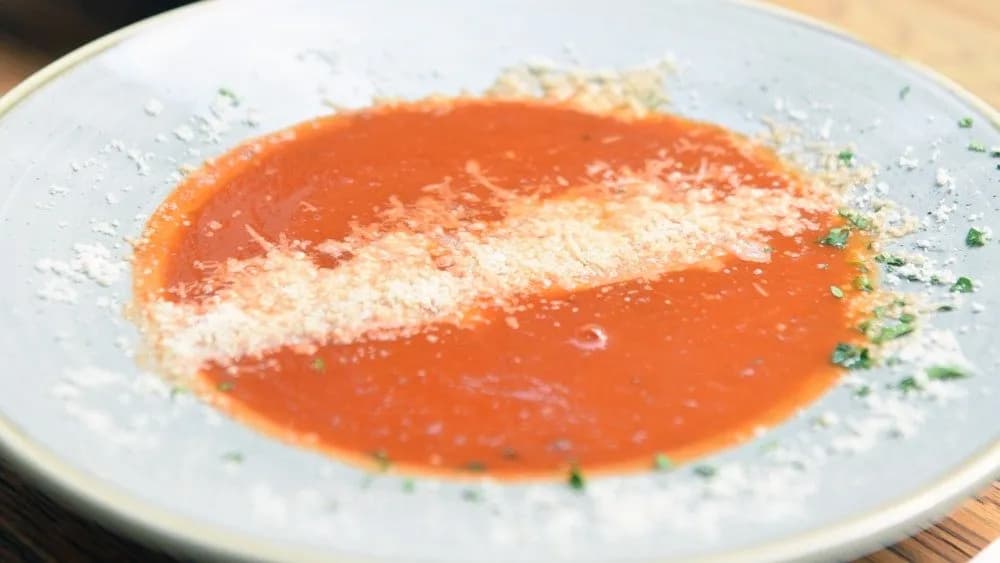 Olasz paradicsomleves pizzakenyérrel