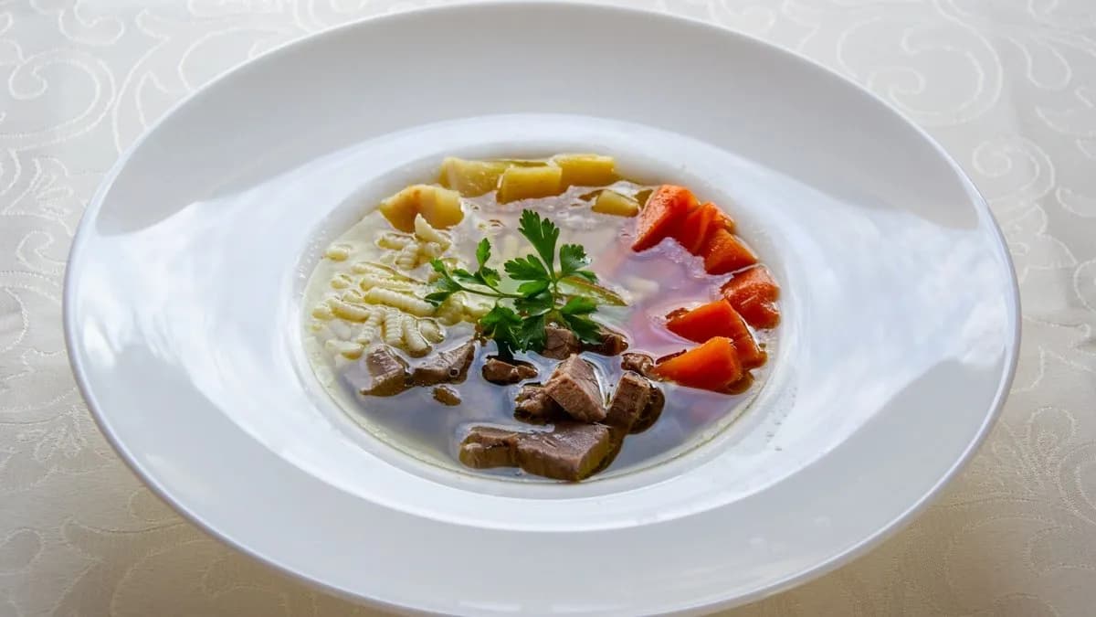 Újházy tyúkhúsleves gazdagon