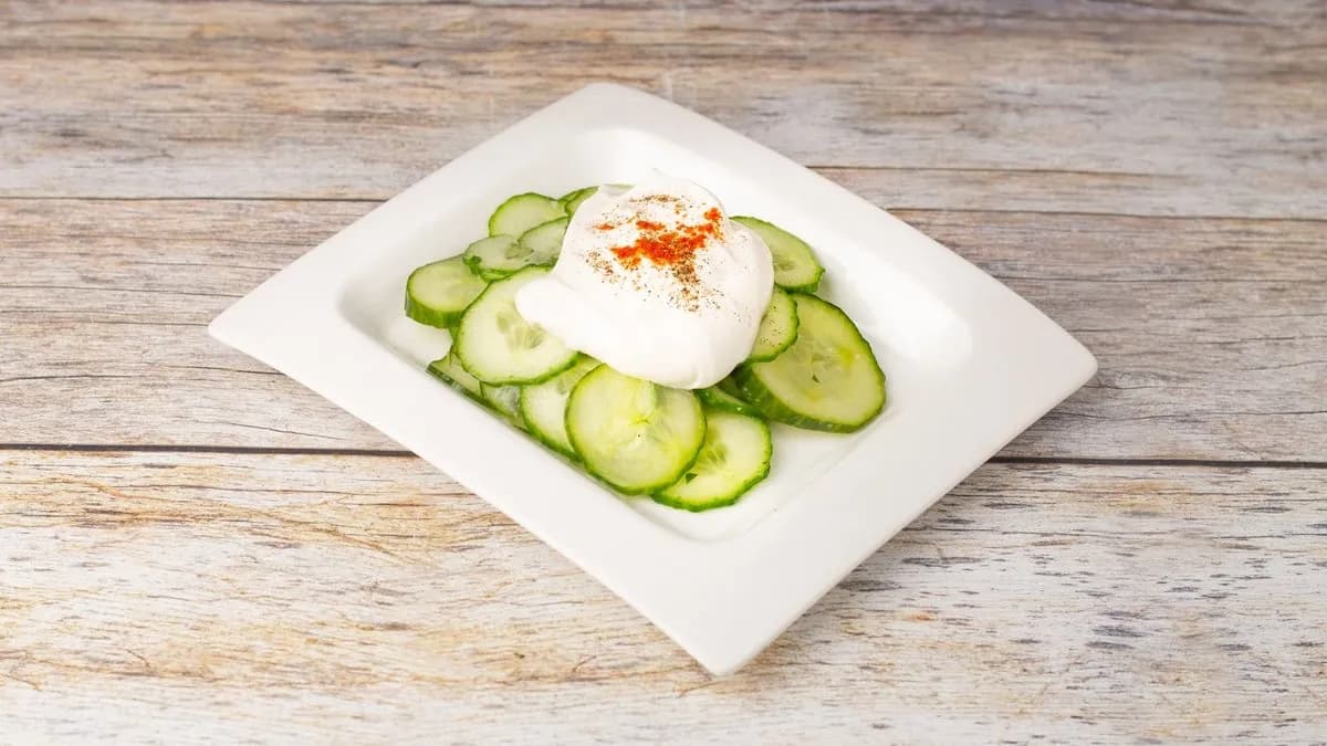 Tejfölös uborkasaláta