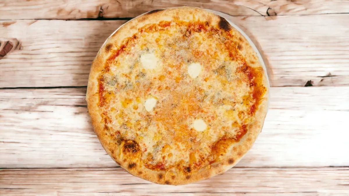 Quattro formaggi pizza