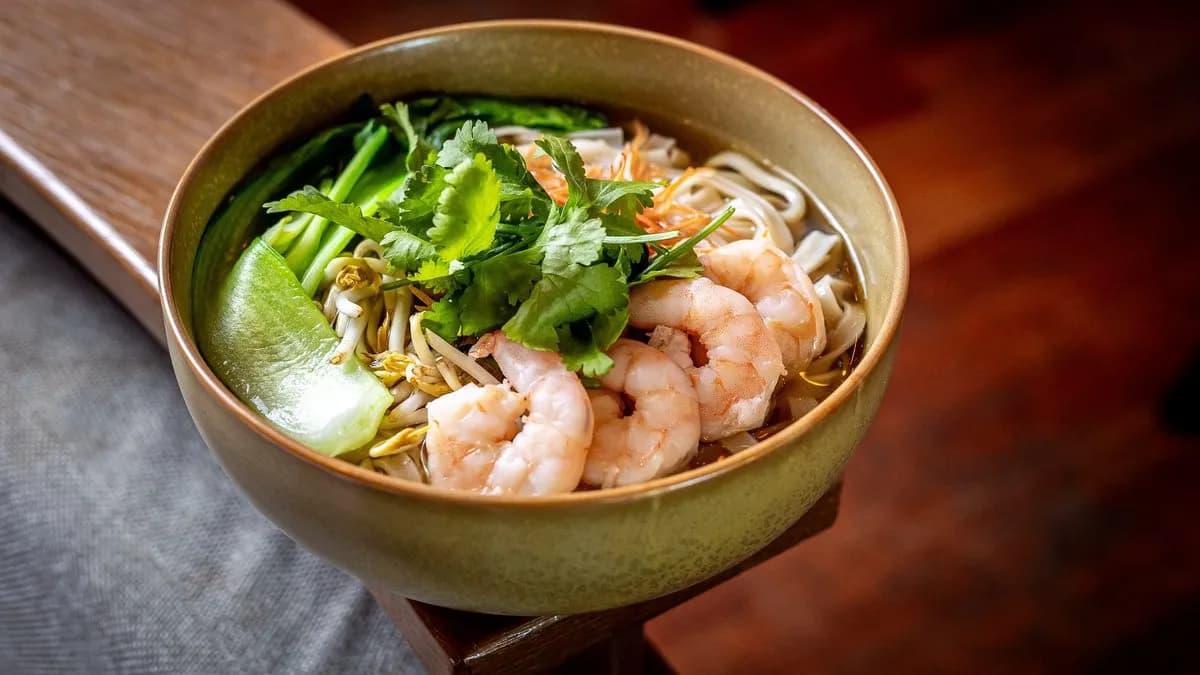 Pho leves garnélával