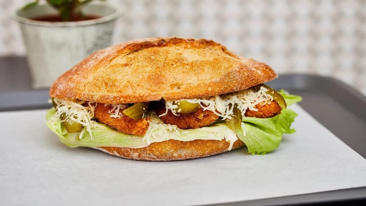 Csirkemelles szendvics