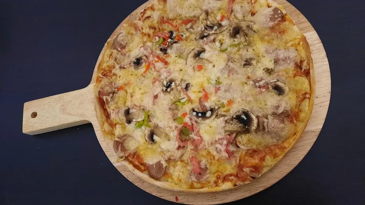 Persian Mix Pizza