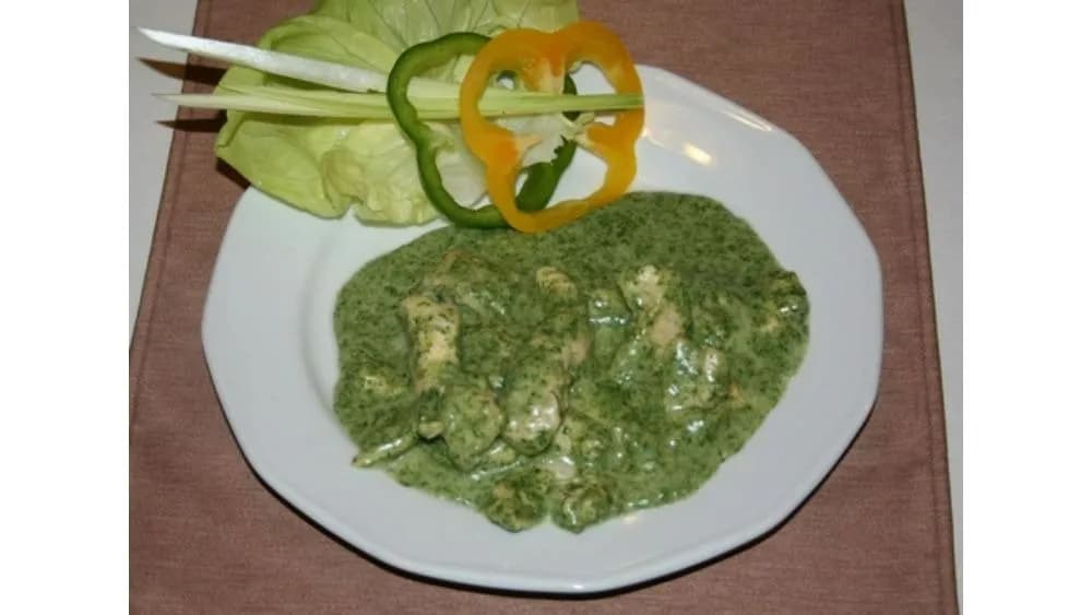 Csirkecsíkok parajos, roquefortos, tejszínes mártásban