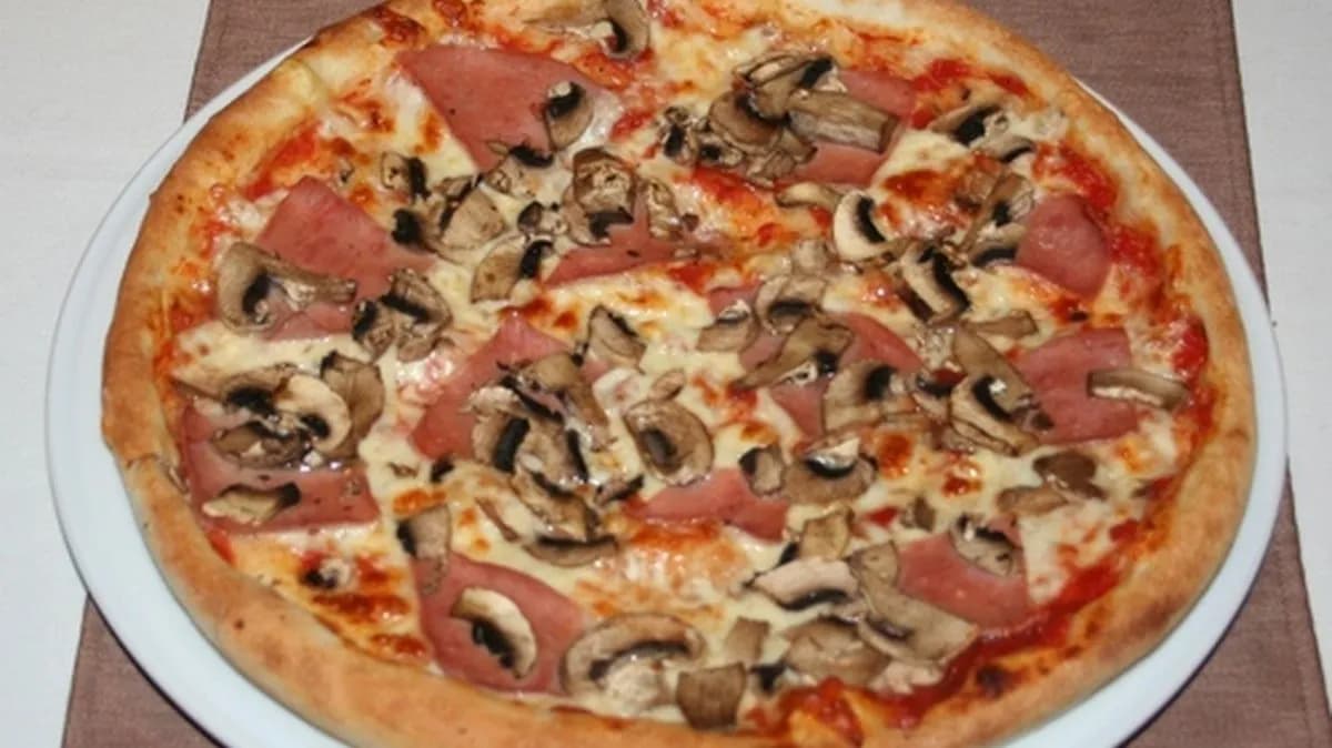 Capricciosa pizza (26 cm)