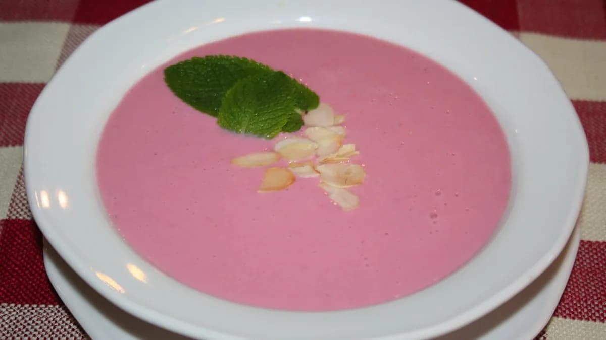 Hideg Eperkrémleves Mandulával