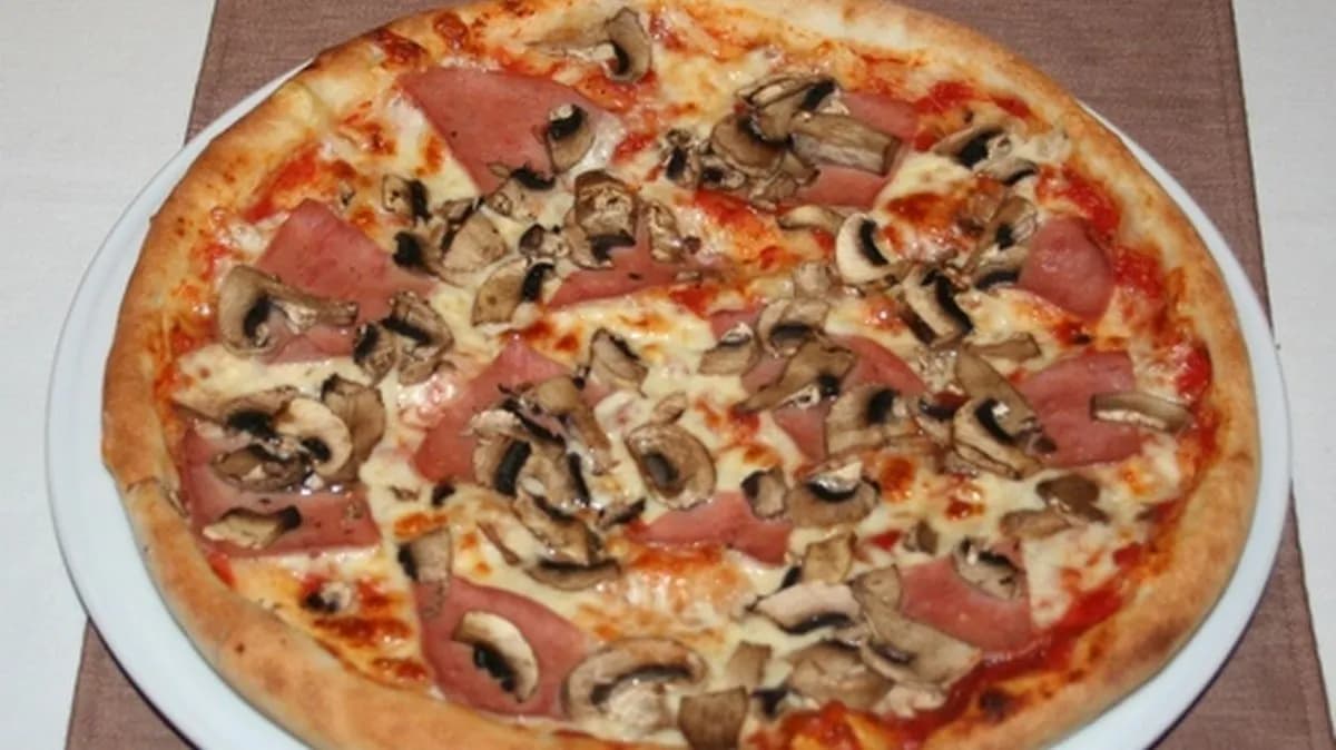 Capricciosa pizza (30 cm)