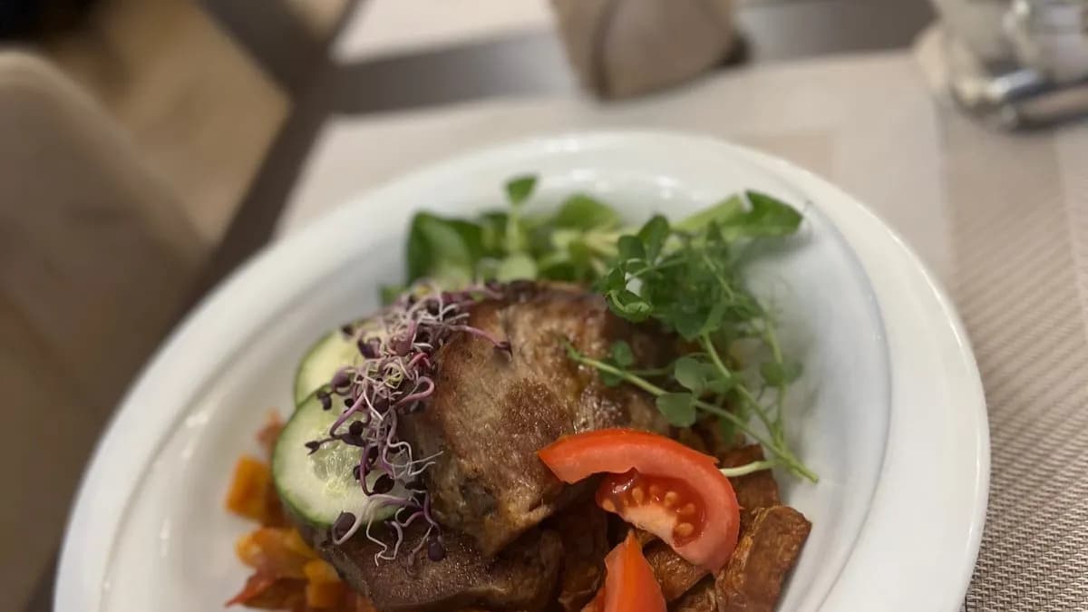 Magyaros mangalica steak lecsós burgonyával