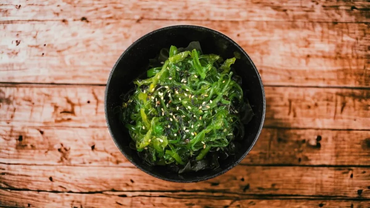 12. Wakame salad (Tengeri alga saláta)