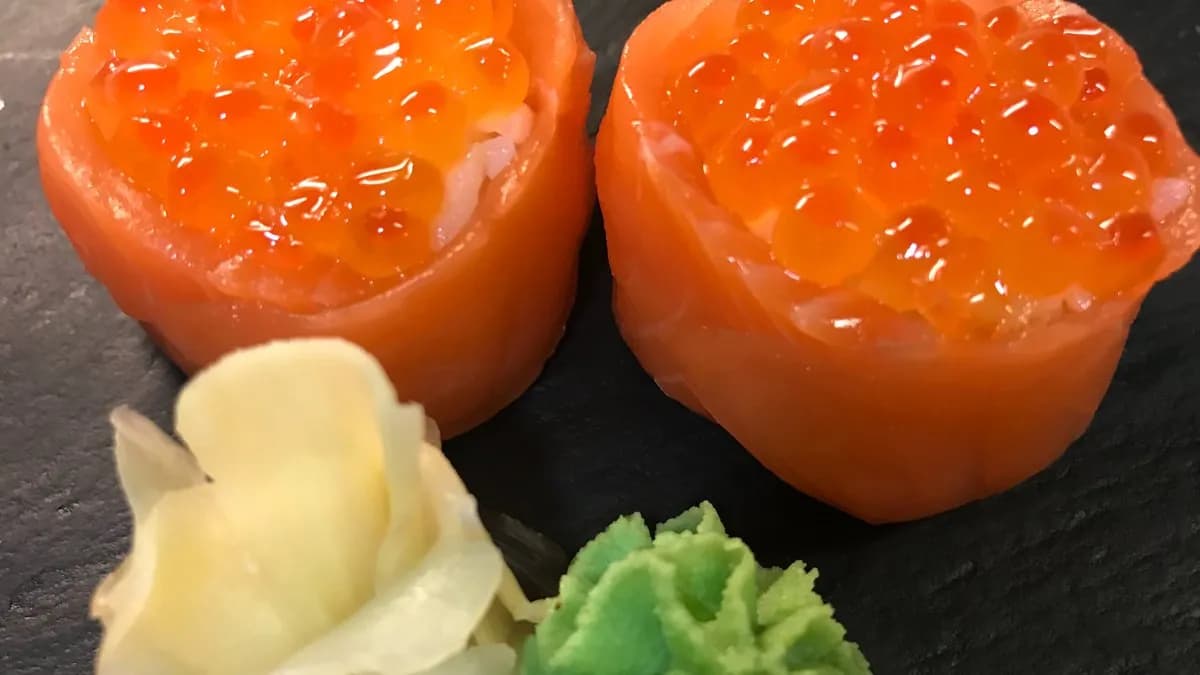 G9. Ikura-sake deluxe gunkan (2db)