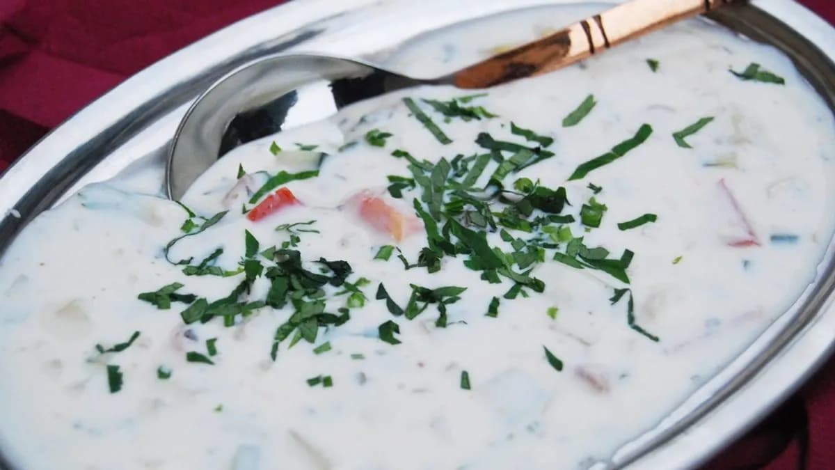 Zöldségek fűszeres joghurtban (Vegetable Raita)