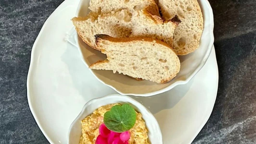 Libatepertő, marinált gyöngyhagyma