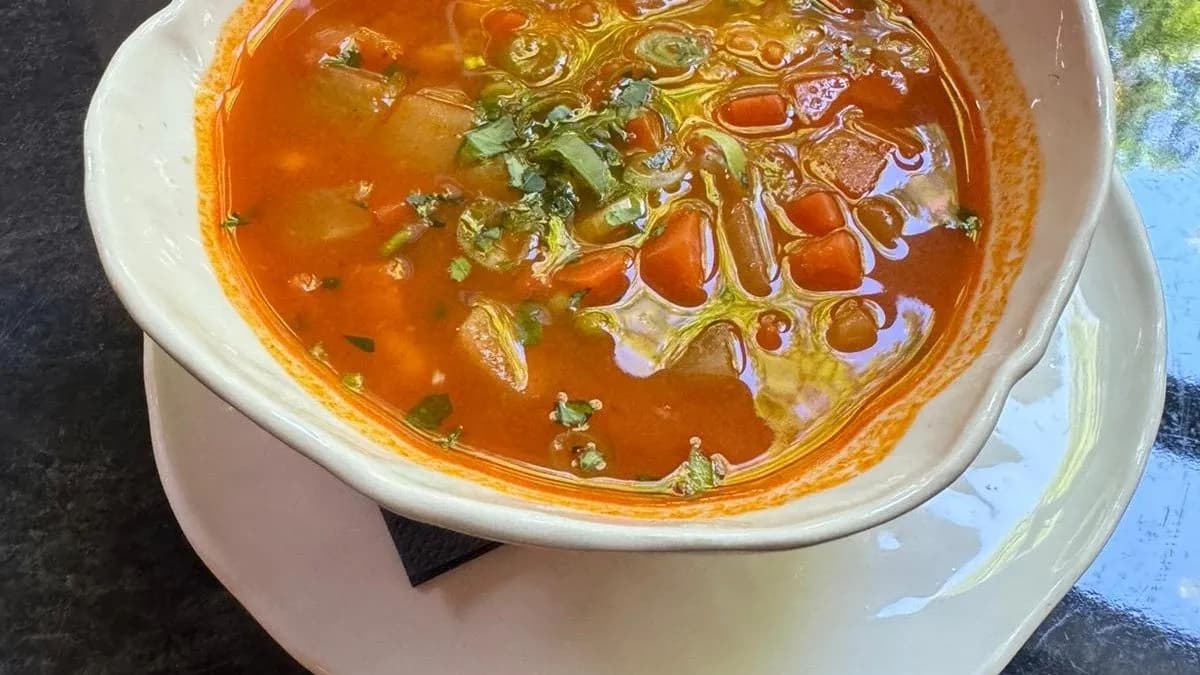 Magyaros zöldborsó leves, vajas galuska