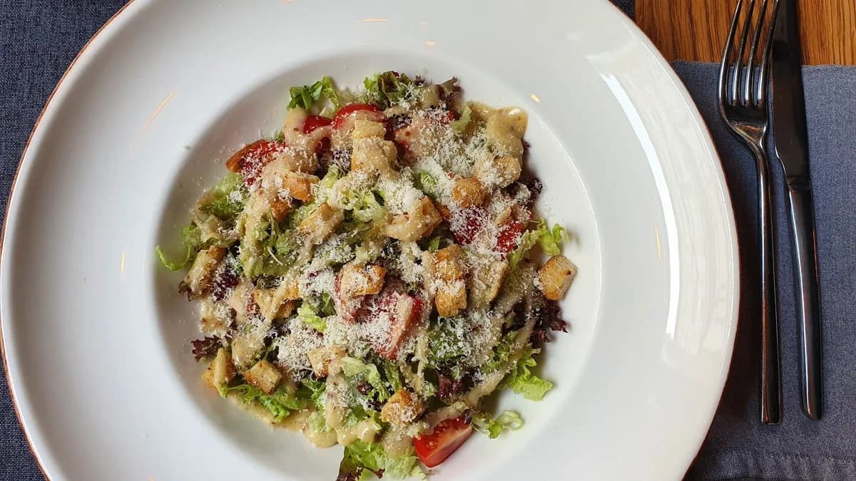 CSIRKE BACON SALÁTA