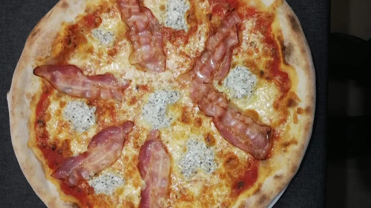 PIZZA DELLA CASA20cm