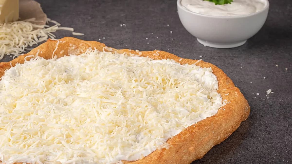 Sajtos-Tejfölös Lángos