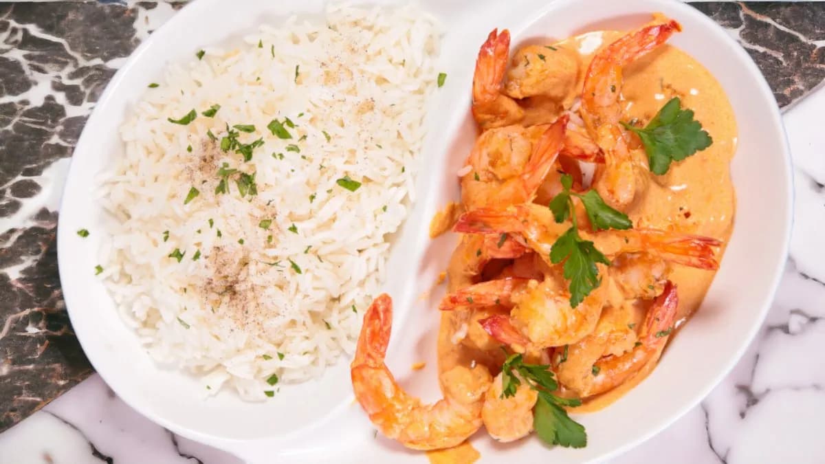 Chiliszószos rák zöldségekkel és rizzsel