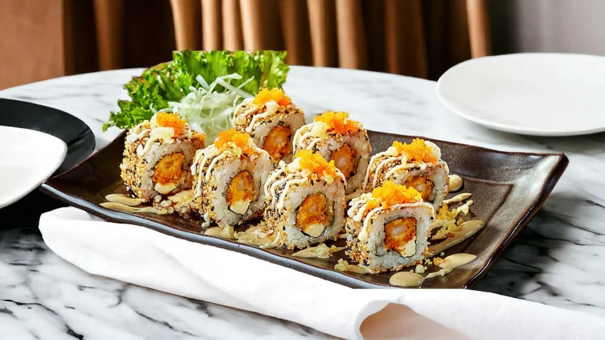 Tokyo tekercs (Rántott garnélarák, Szezám, Krémes sajt)