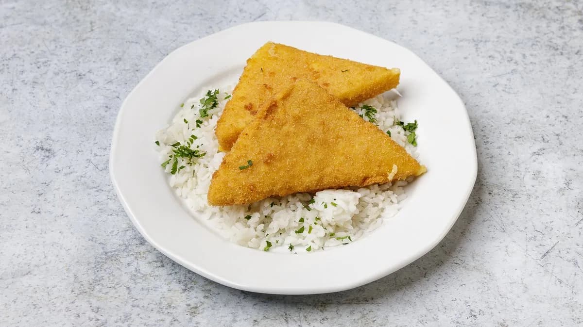 23. Rántott sajt rizzsel vagy hasábburgonyával és tartármártással