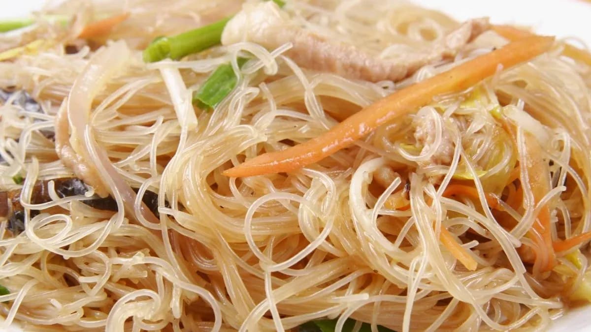 Sült rizstészta zöldséggel