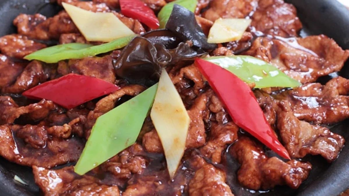 A56 : Marhahús forró vaslapon tálalva