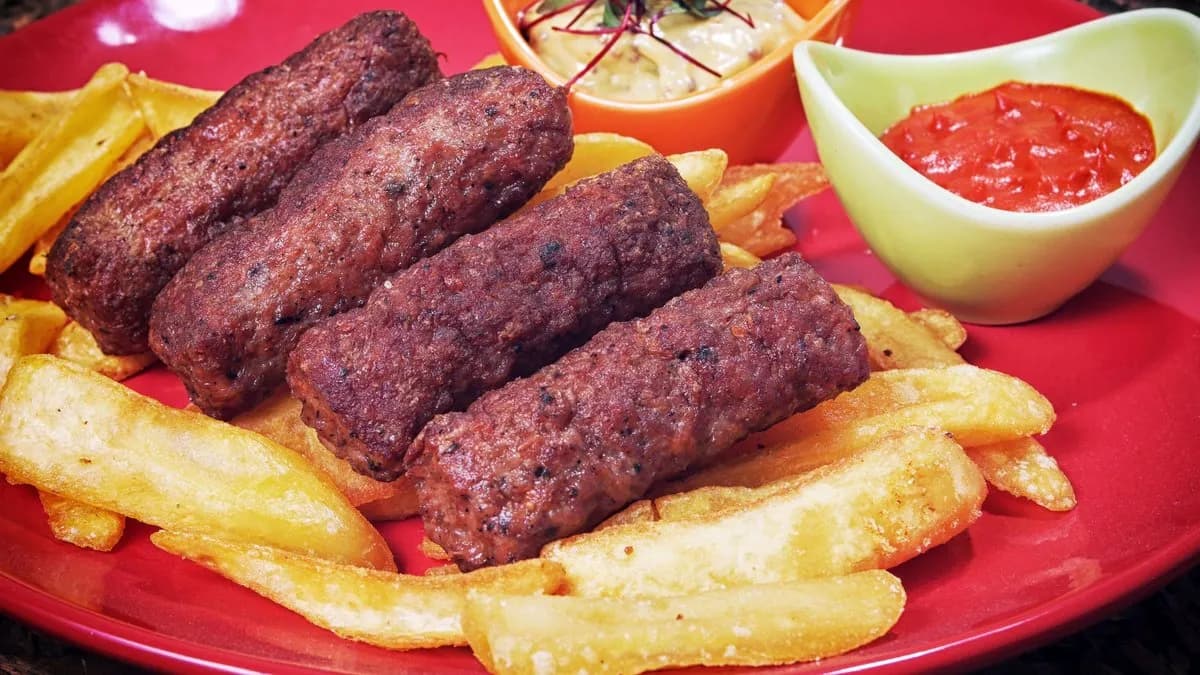 MICCS (háromhúsrolád), sültburgonya, magos mustár