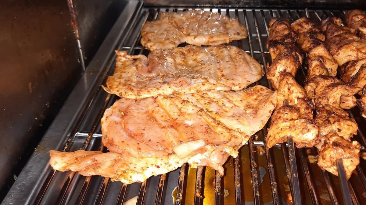 Grillezett fűszeres Csirkemell szelet , Körettel